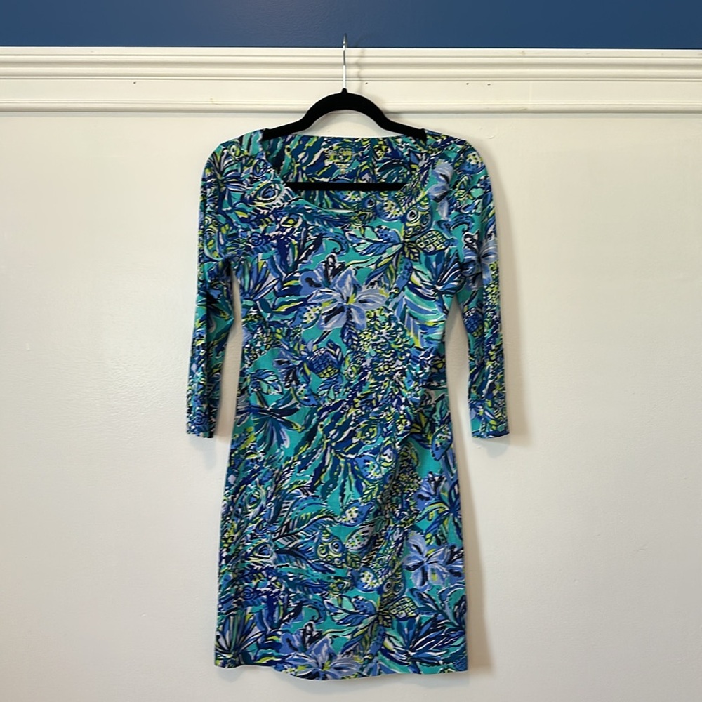 Lilly Pulitzer t-shirt dress in size XS w/ small slit in back for detail